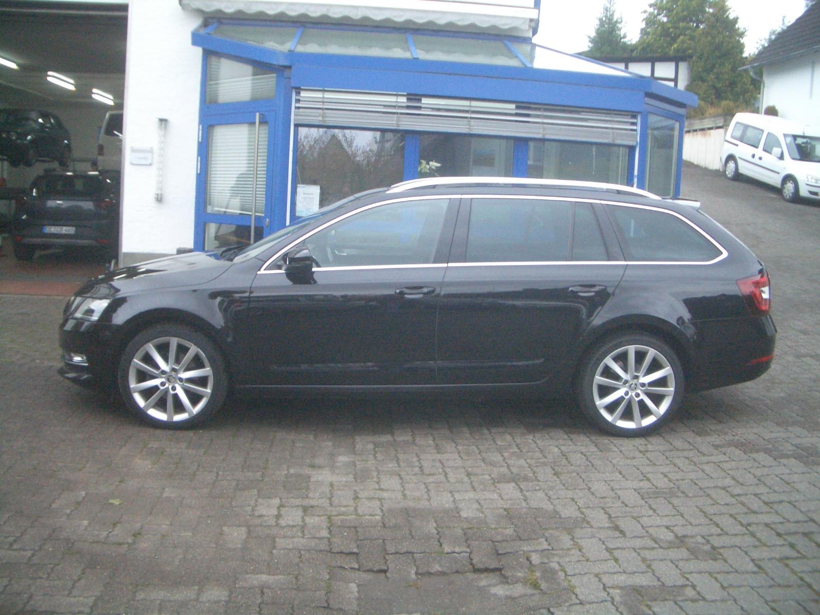 Skoda Octavia  Style Autom. Panodach Top Zustand