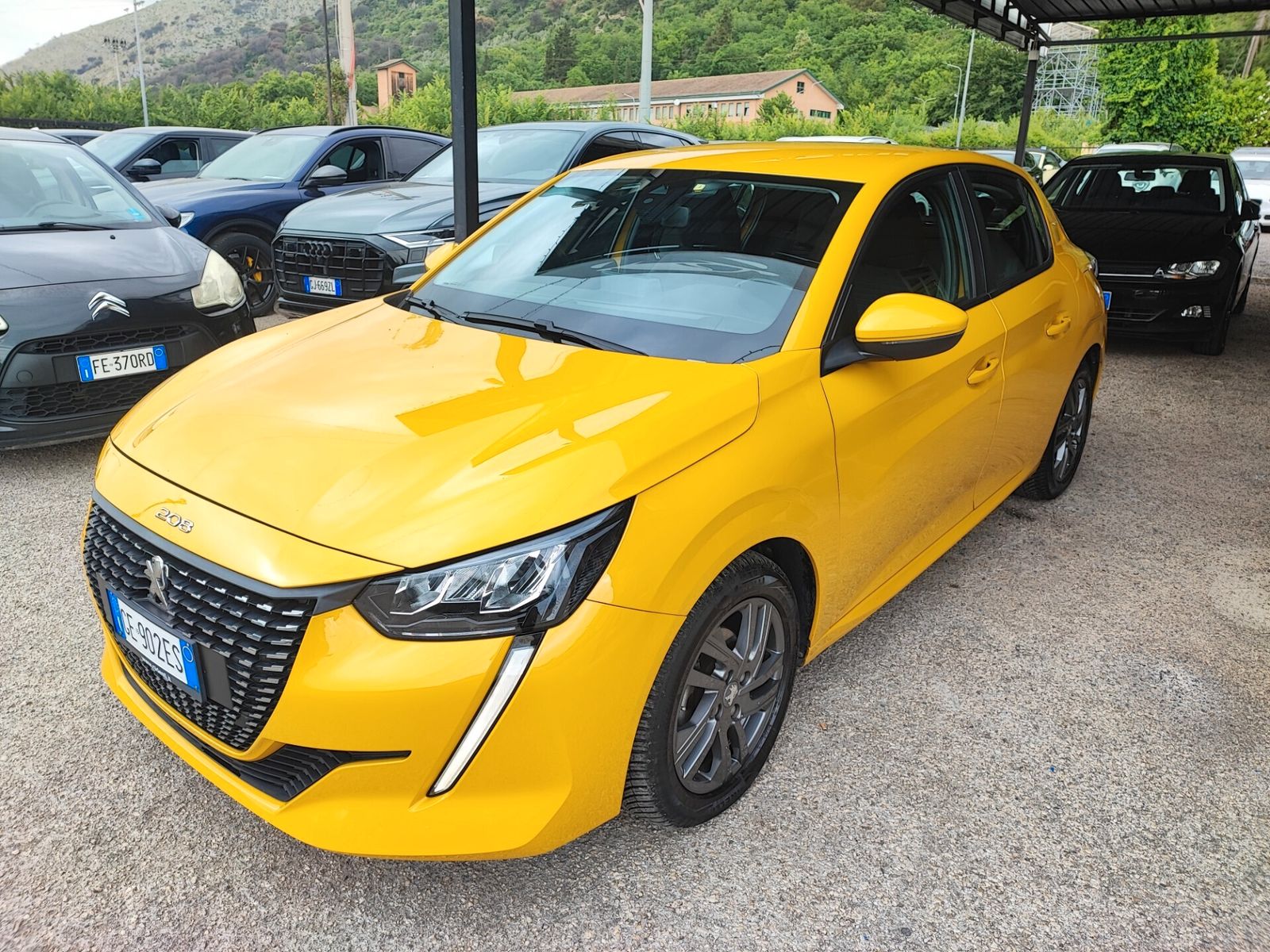 PEUGEOT 208