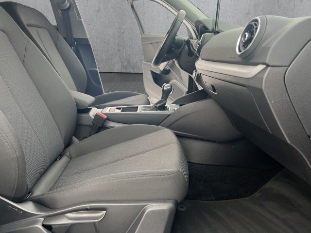 Q2 35 1.5 TFSI S line Bluetooth LED Klima