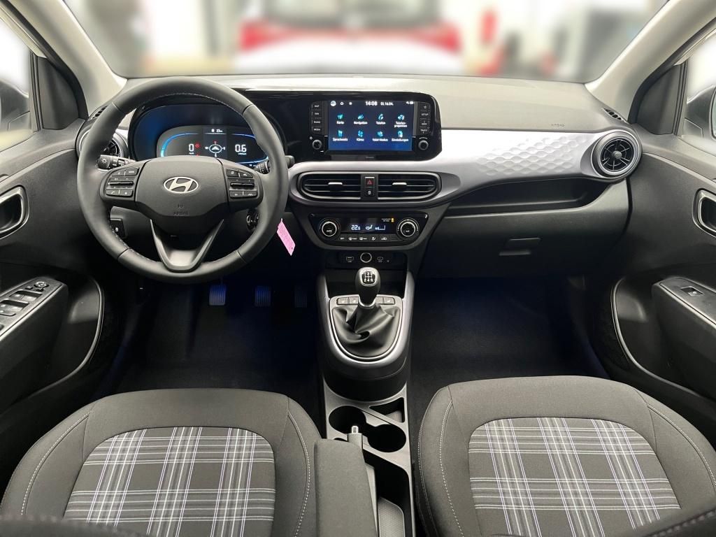 Fahrzeugabbildung Hyundai i10 1.2 Benzin M/T Prime KlimaA Navi SpurH PDC