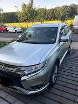 Mitsubishi Outlander Plug-In Hybrid - Mitsubishi Plug-in Hybrid Outlander in Duisburg