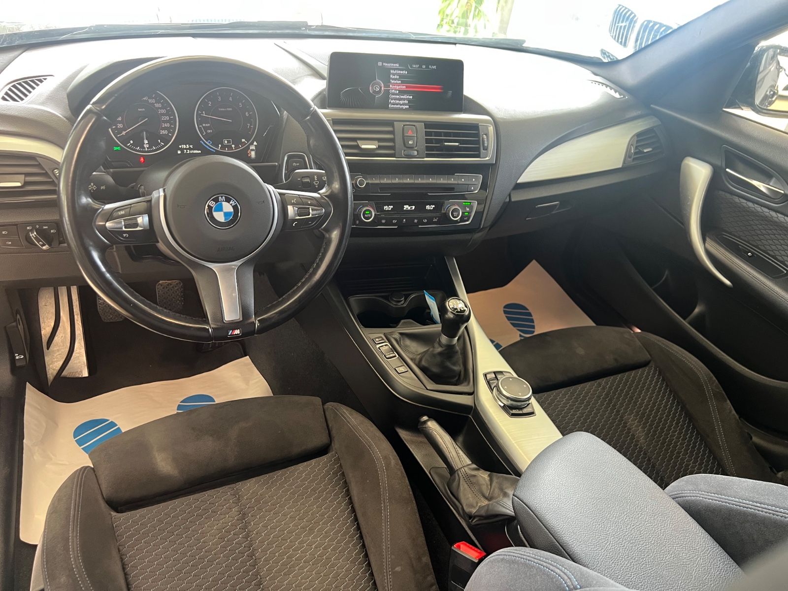 Fahrzeugabbildung BMW 120 i M Sport Paket * NAVI * SITZHEIZUNG *