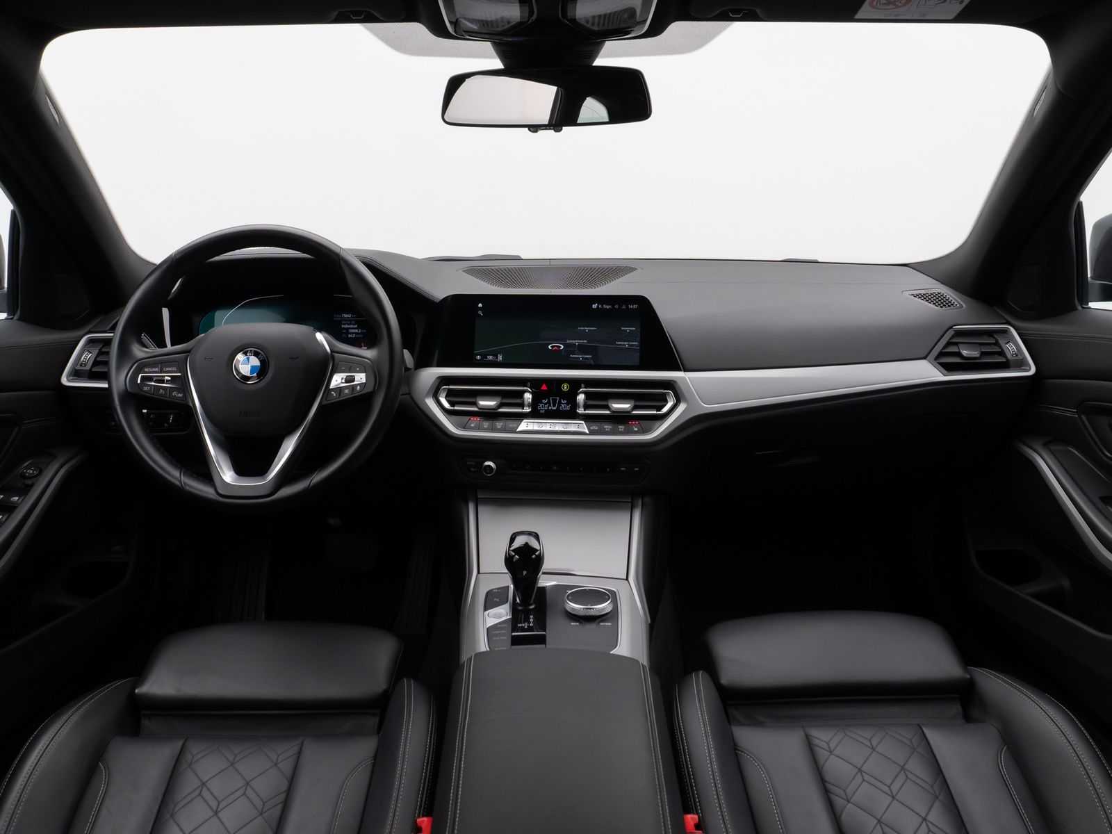 Fahrzeugabbildung BMW 320d DAB HiFi CockPitPro Lordos Alarm PDC Sport