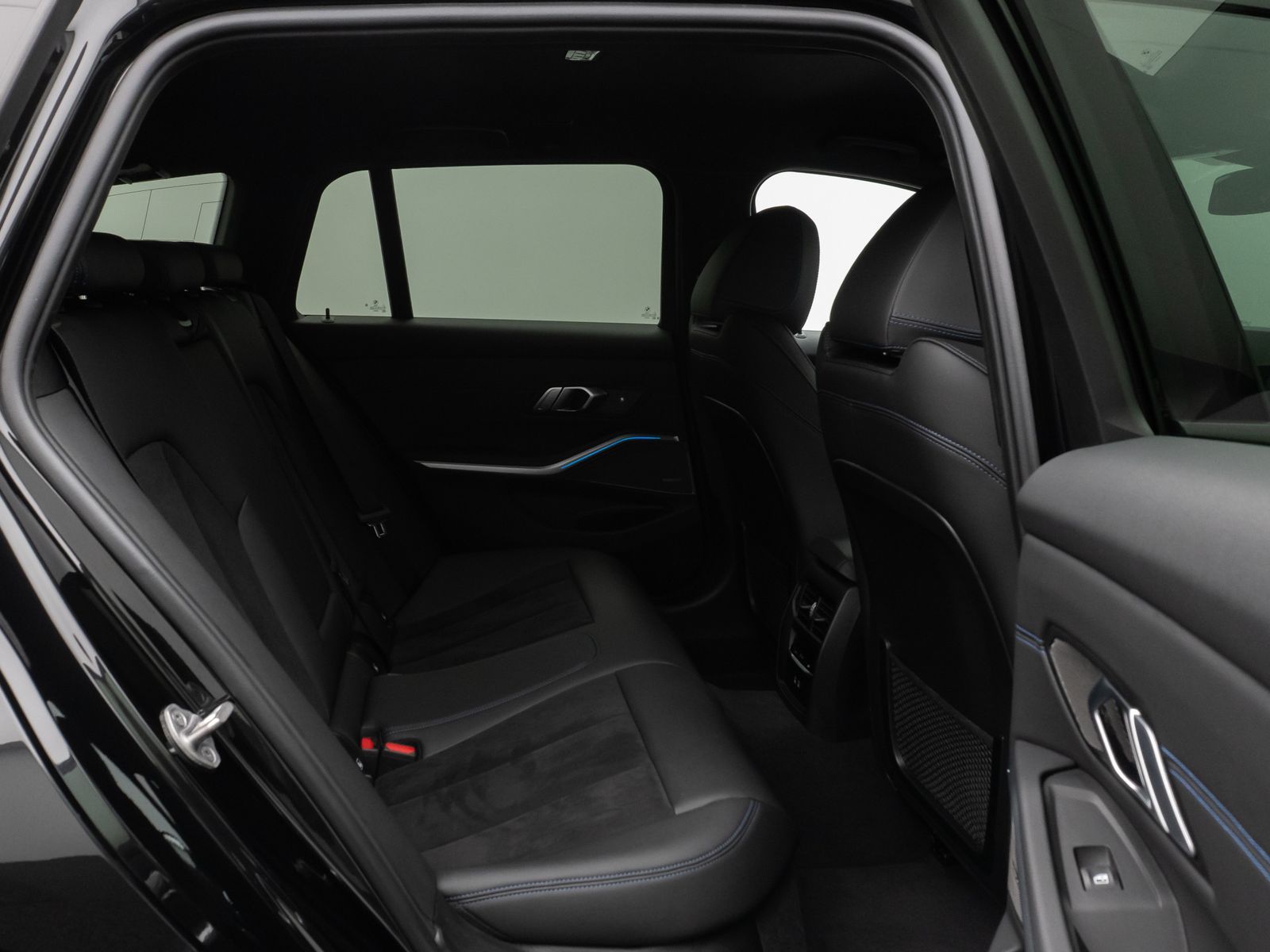 Fahrzeugabbildung BMW 330e M Sport Kamera DAB H/K CockPit+ Stop&Go 19"