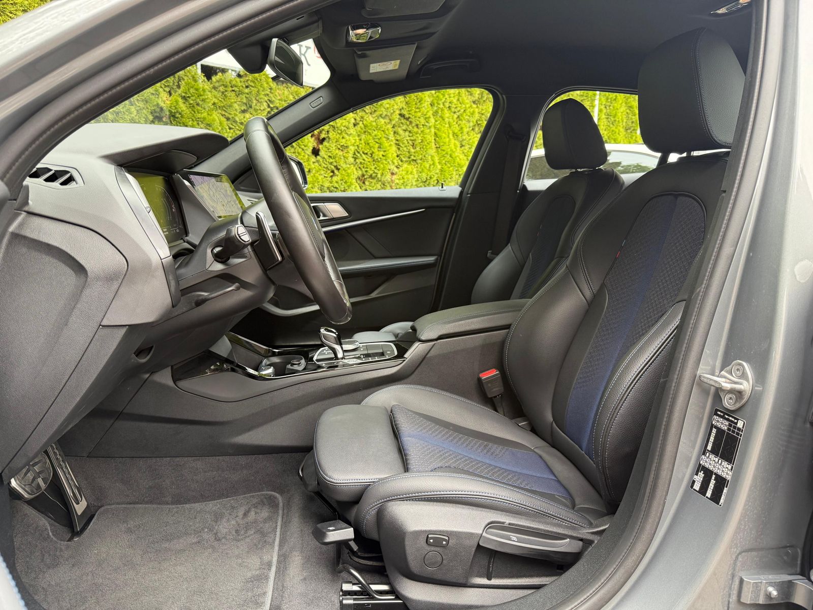 Fahrzeugabbildung BMW 118  d Aut. M Sport LED+NAVI+SHZ+AHK+AMBI+CARPL+