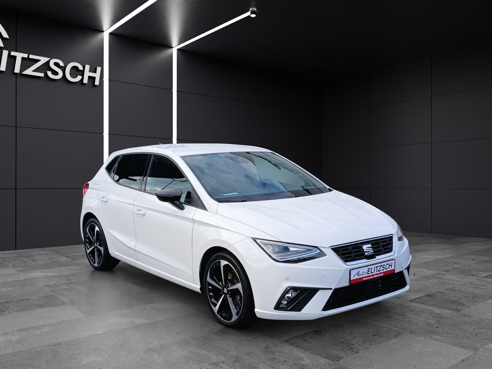 Fahrzeugabbildung SEAT Ibiza TSI FR DSG LED Navi AID ACC RFK SH 18"
