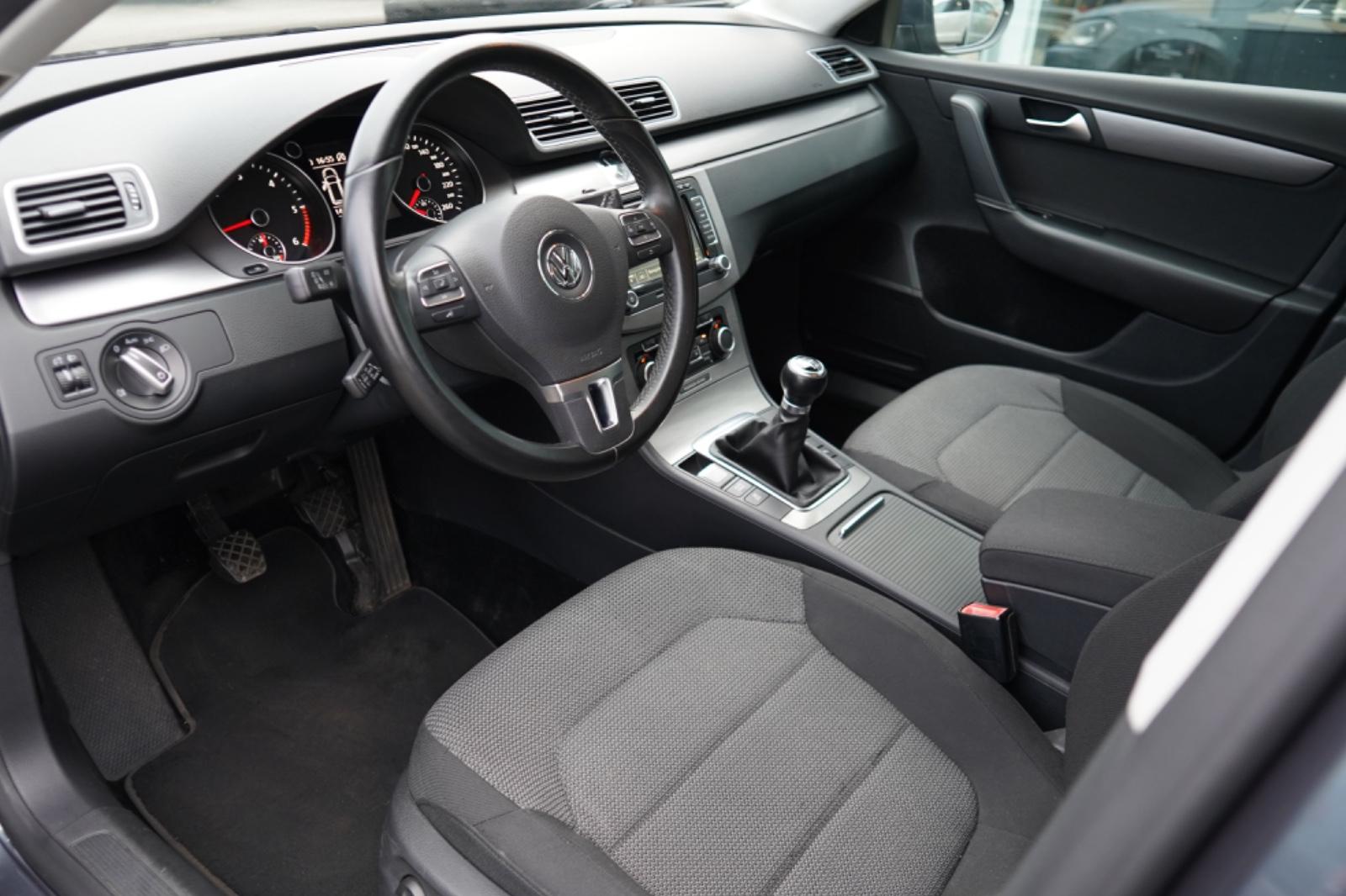 Volkswagen Passat 2011 — photo 17