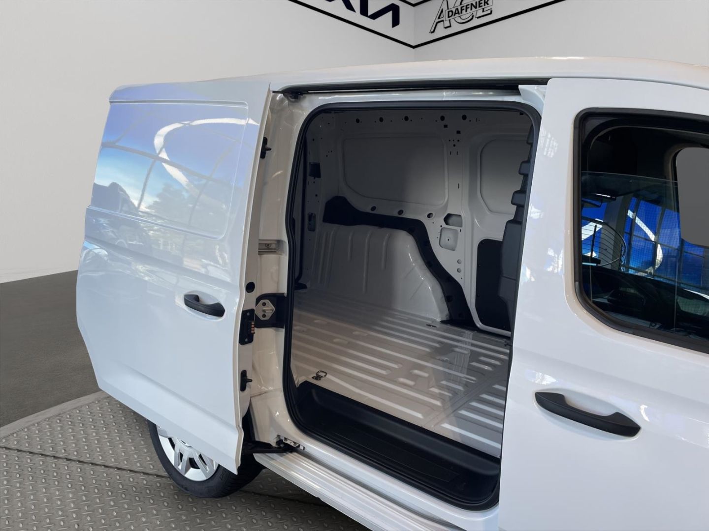 Fahrzeugabbildung Ford Transit Connect Trend L2 Kasten AHK Navi LIM