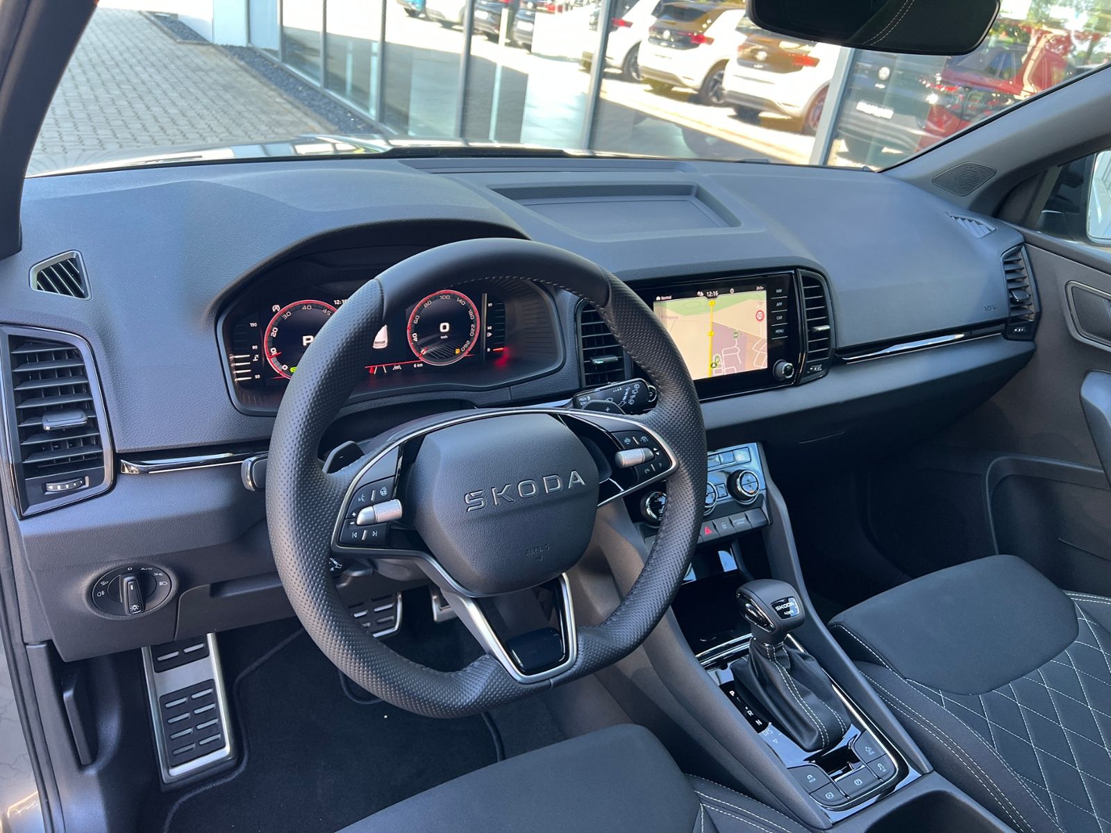 Fahrzeugabbildung SKODA Karoq Sportline 2.0 TDI DSG *AHK,Navi,TravelAssi