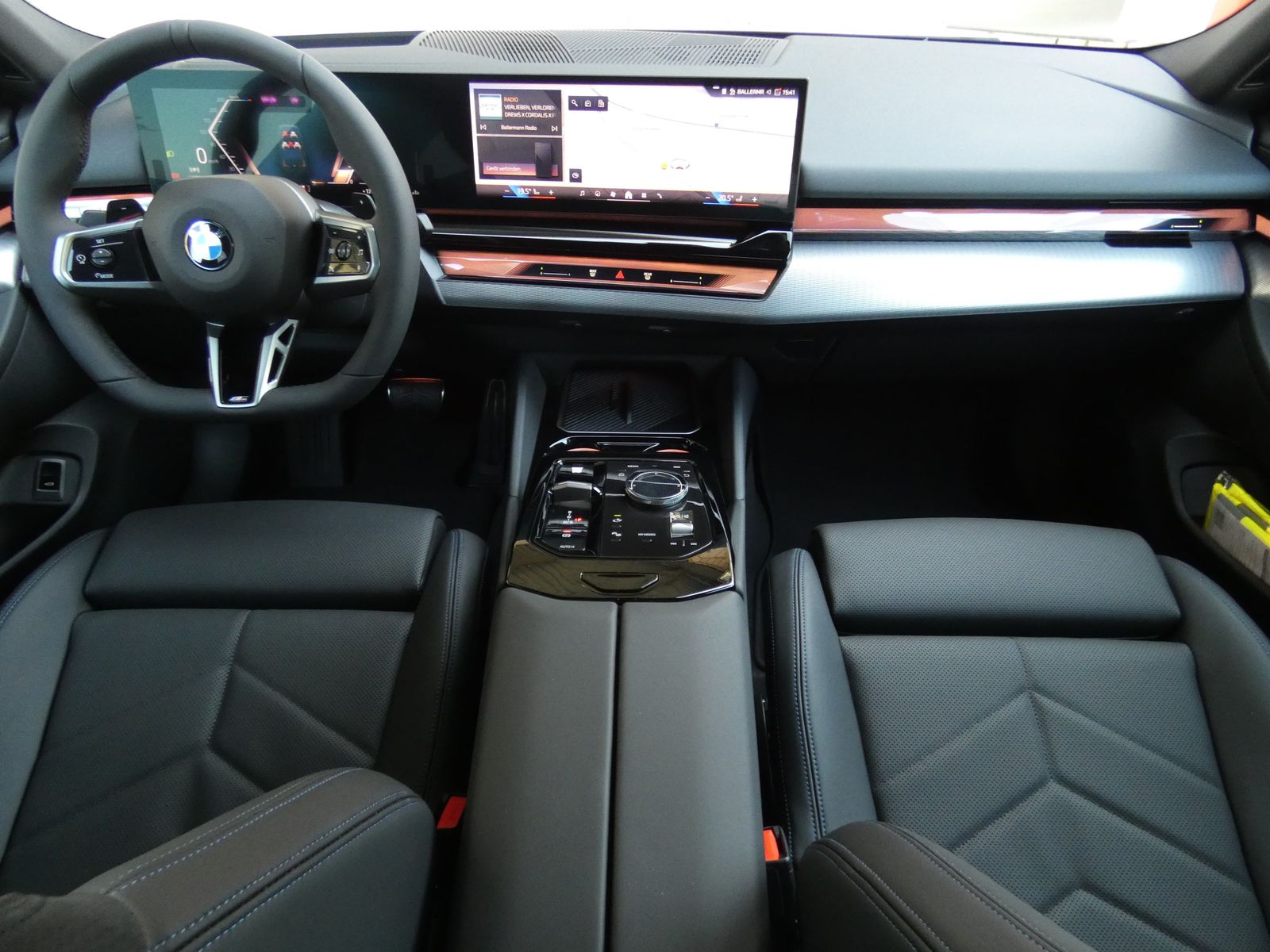BMW 520d Limousine M Sportpaket foto 21