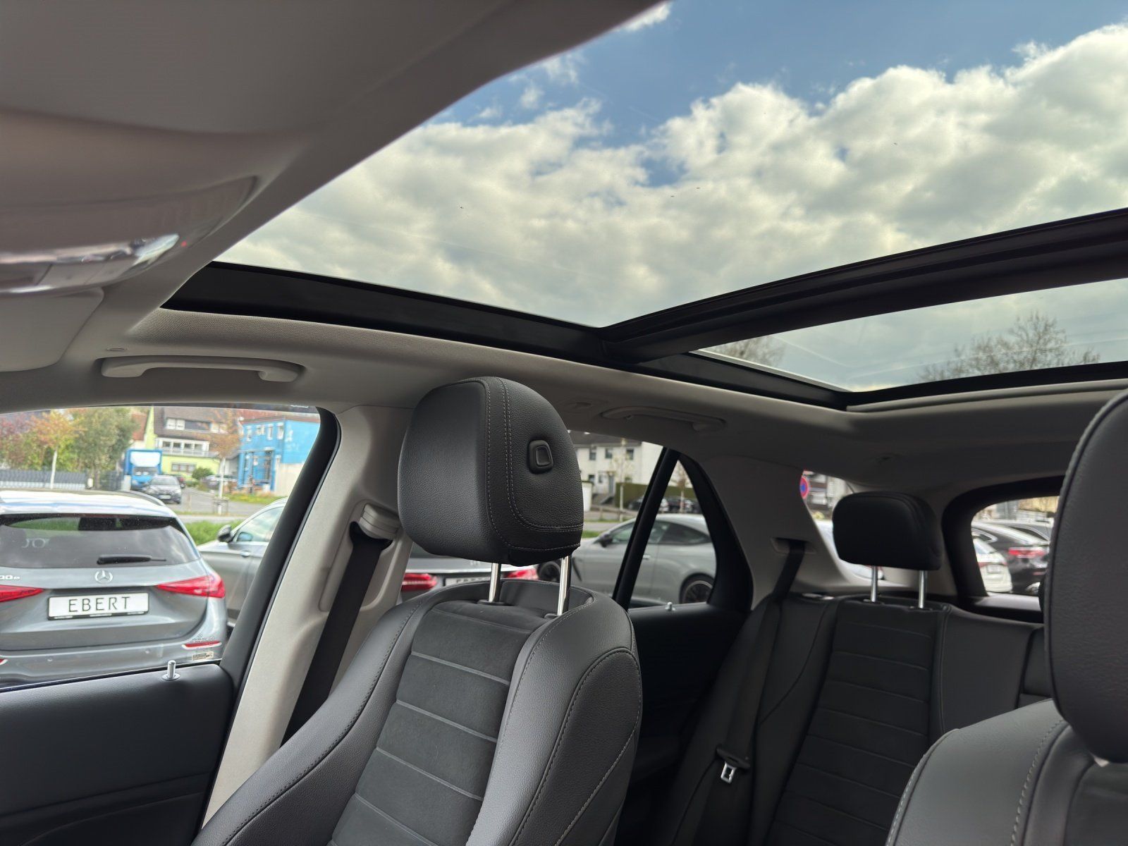 Fahrzeugabbildung Mercedes-Benz GLE300d 4M AMG int DISTRO Pano AHK Trittbret HUD