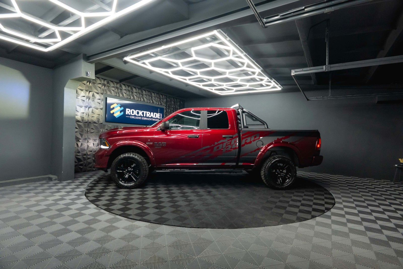 Fahrzeugabbildung Dodge RAM 5.7 V8 HEMI 4x4 OFFROAD Night-Paket LONG 19%