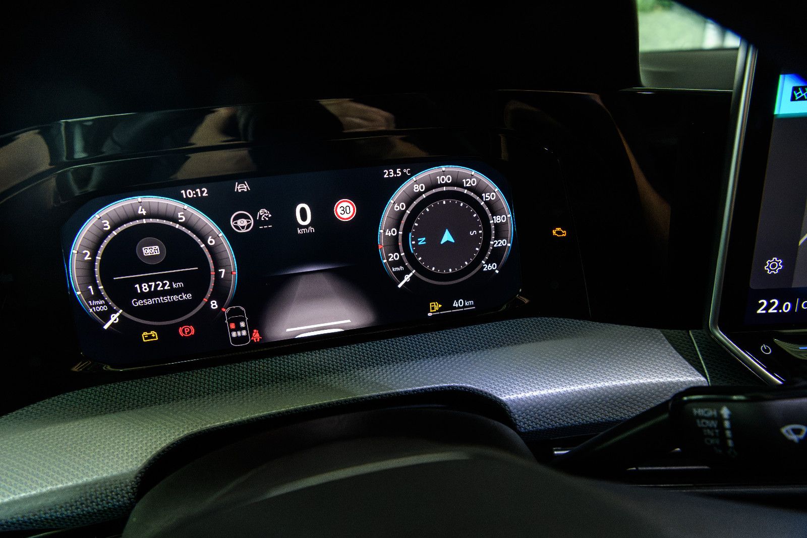 Fahrzeugabbildung Volkswagen Golf VIII Var. 1.5 TSI 110 kW+LED+AHK+GJR+TOTWIN