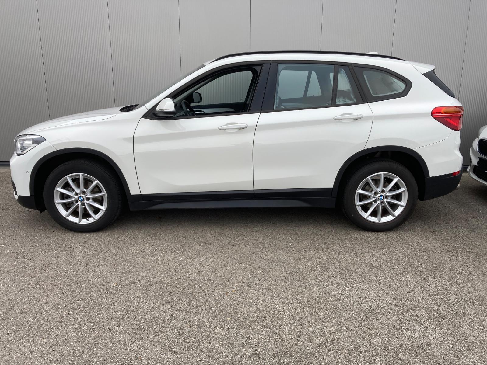 BMW X1 sDrive18iA*Dachreling*PDC*Navi*Kamera