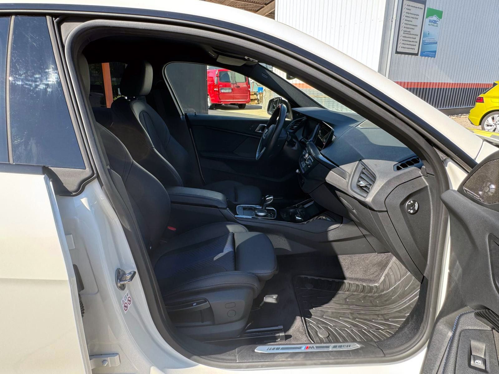 Fahrzeugabbildung BMW 220i Gran Coupé Steptr. M-Sport LED H&K KAM SHZ