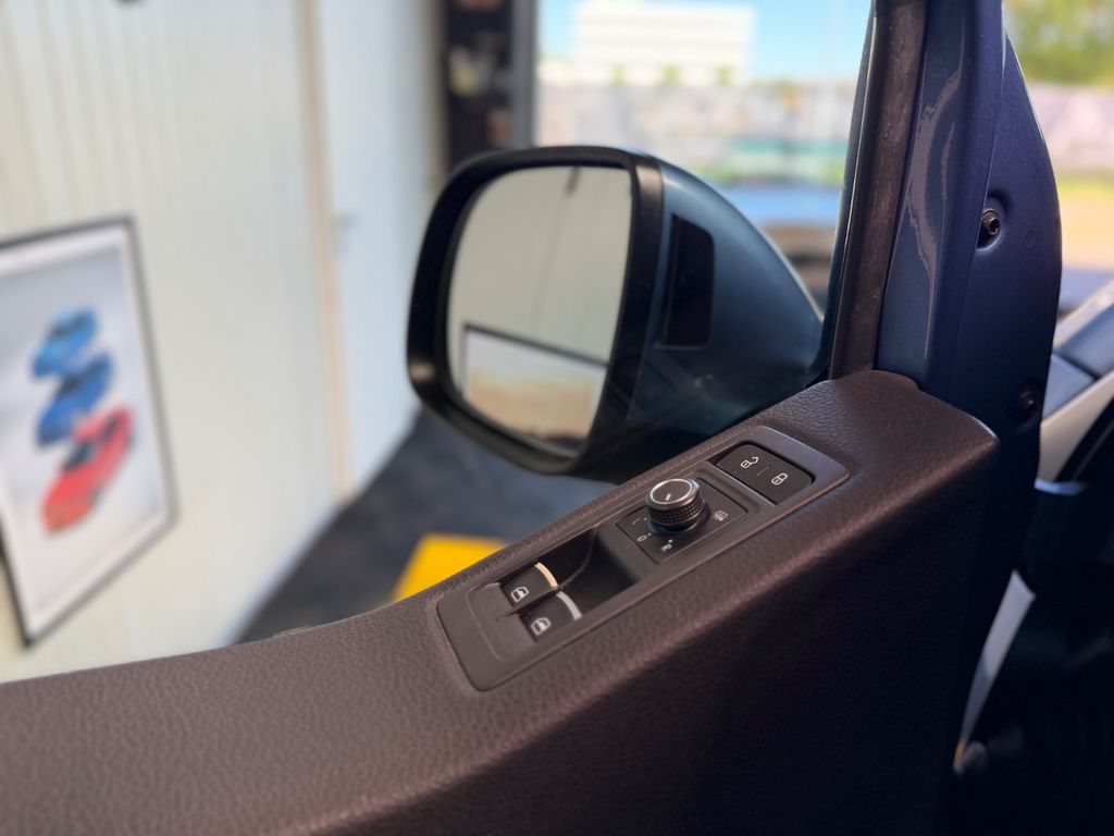 VW T6 Multivan /DSG/2xEL.SCHTÜR/AHK/ACC/LED/MEMORY VW T6 Multivan /DSG/2xEL.SCHTÜR/AHK/ACC/LED/MEMORY