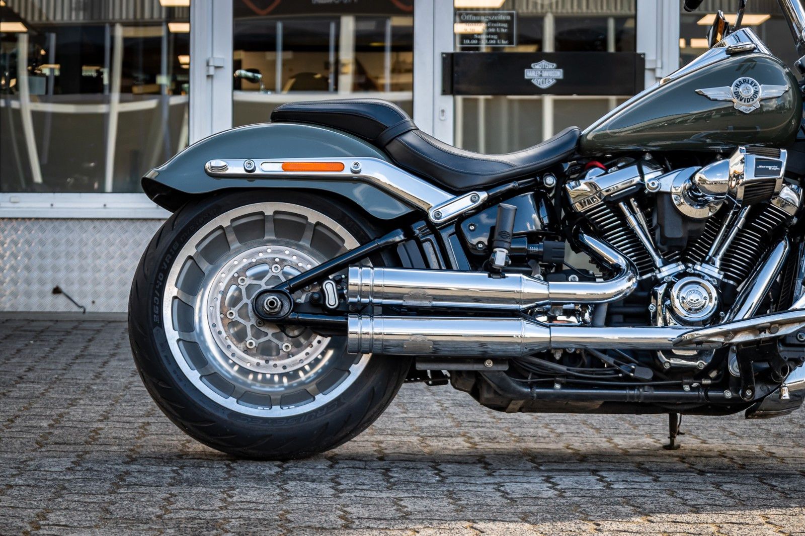 Fahrzeugabbildung Harley-Davidson FLFBS Fat Boy Softail 114 - Jekill & Hyde -