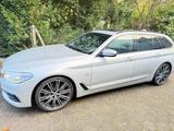 BMW 540i xD, Tour. Std.H, HK-Audio.Headup.B58, 4zKli - silberne BMW 540
