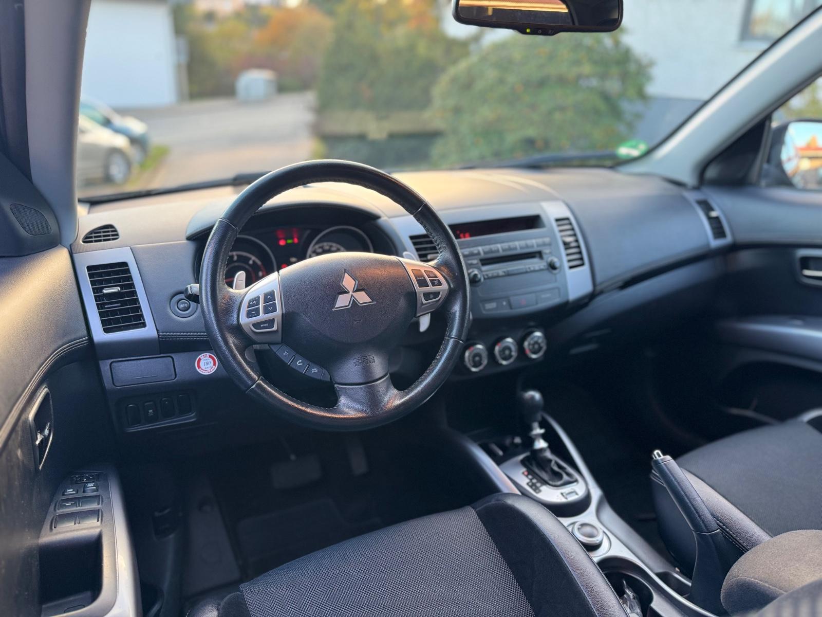 MITSUBISHI OUTLANDER 2.2 DI-D 156ch 4X4 35 JAHRE BVA - ATTELAGE - SIÈGES CHAUFFANTS - BI-XÉNON - CAMÉRA DE RECUL