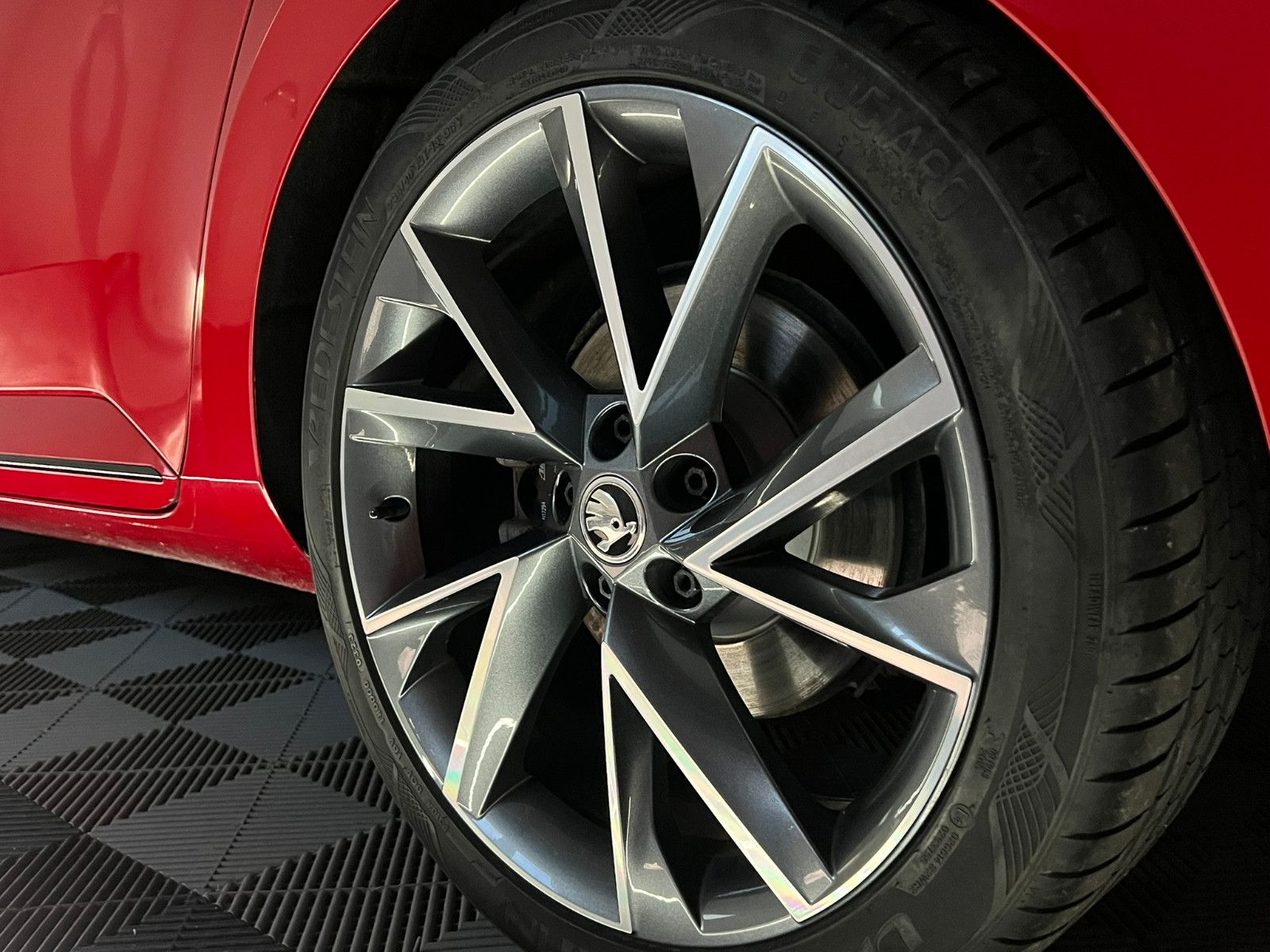 Fahrzeugabbildung SKODA Superb Combi SPORTLINE/LED/STHZ/AHK/ACC/VRTL