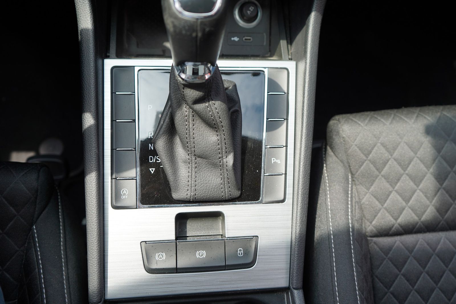 Skoda Superb Combi 2.0 TDI Active LED Notrufassistent foto 15
