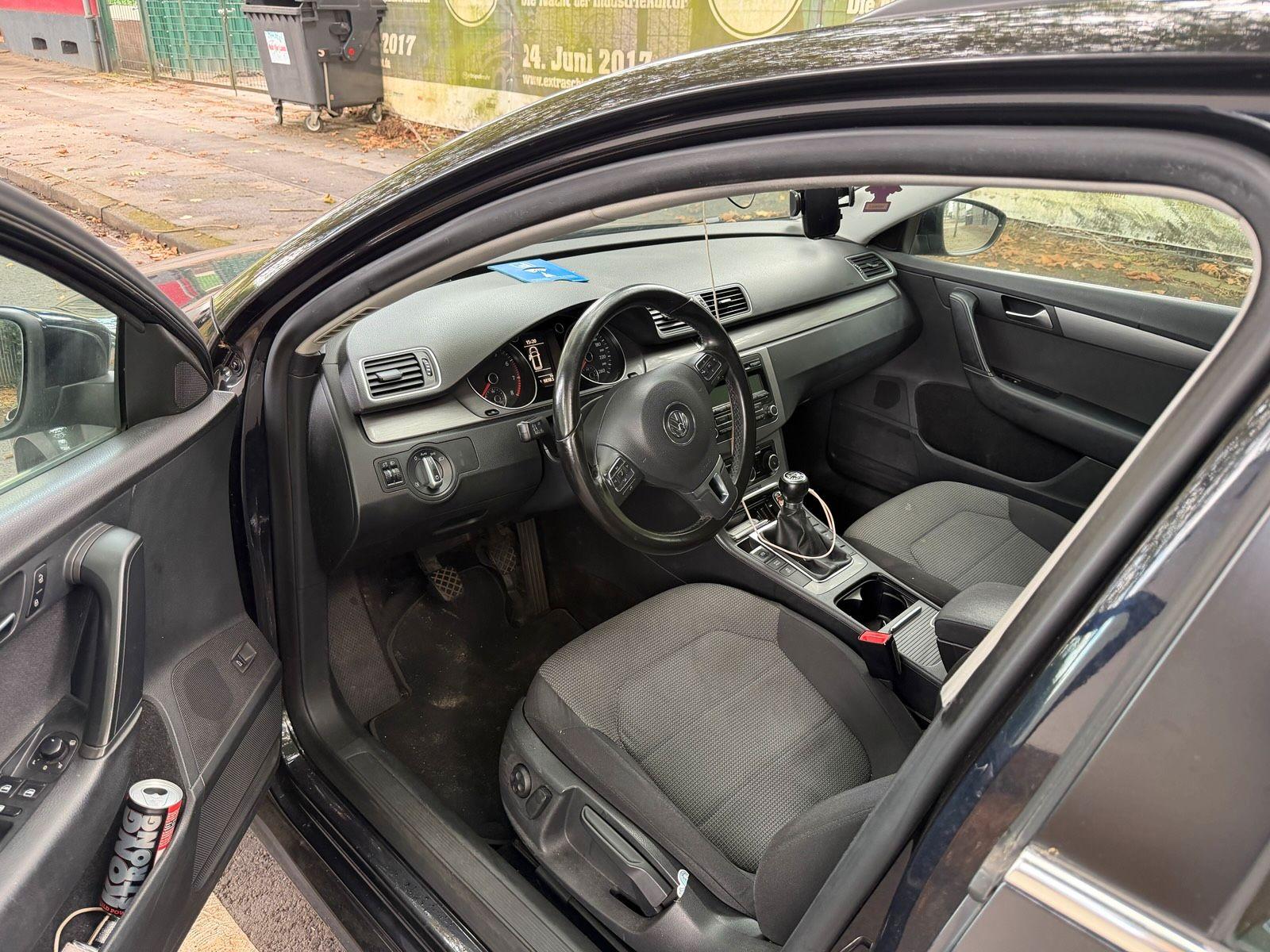 Volkswagen Passat 2011 — photo 8