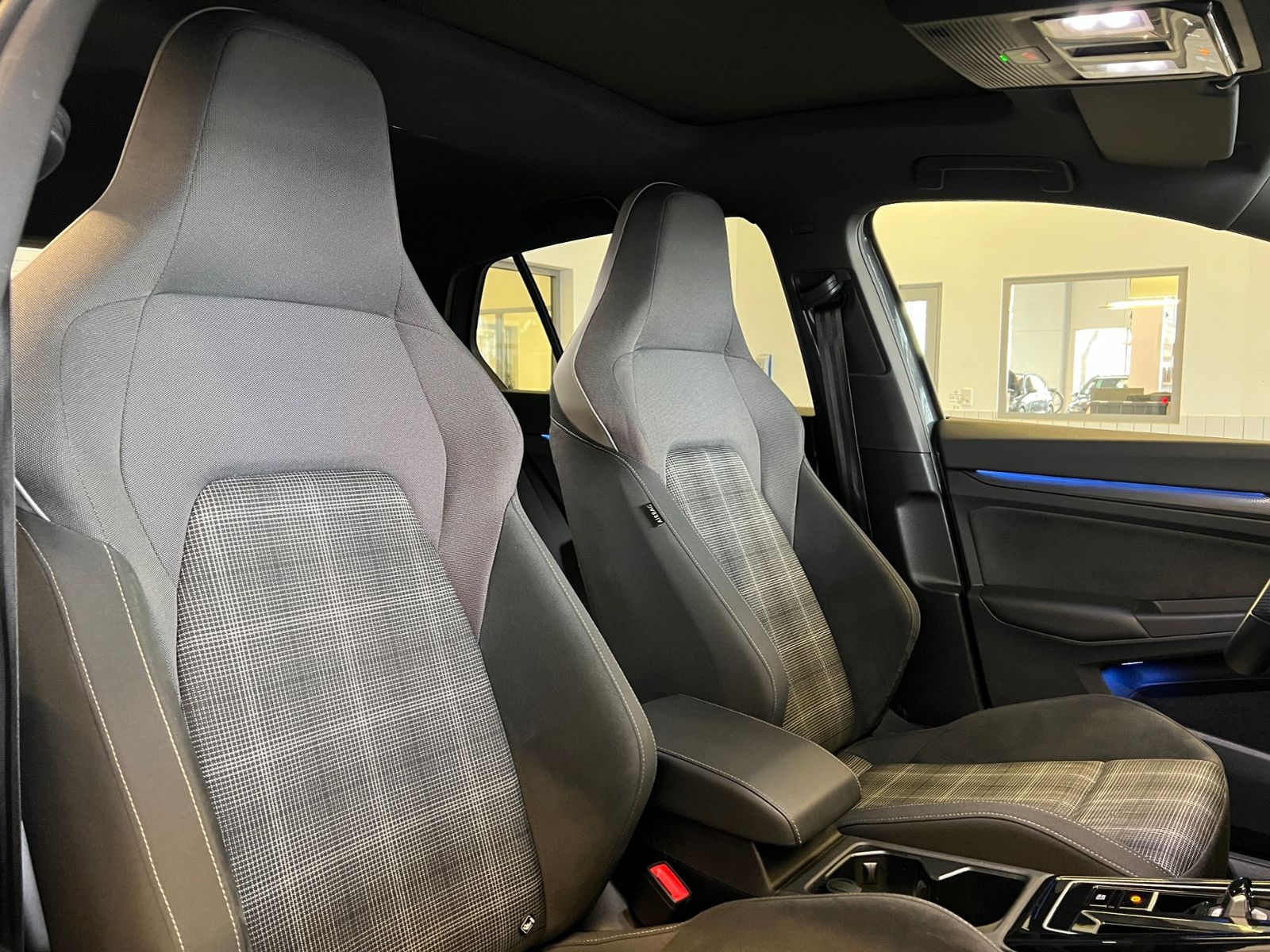 Fahrzeugabbildung Volkswagen Golf VIII GTD 2.0 TDI DSG *AHK, Pano, Sound, IQ.