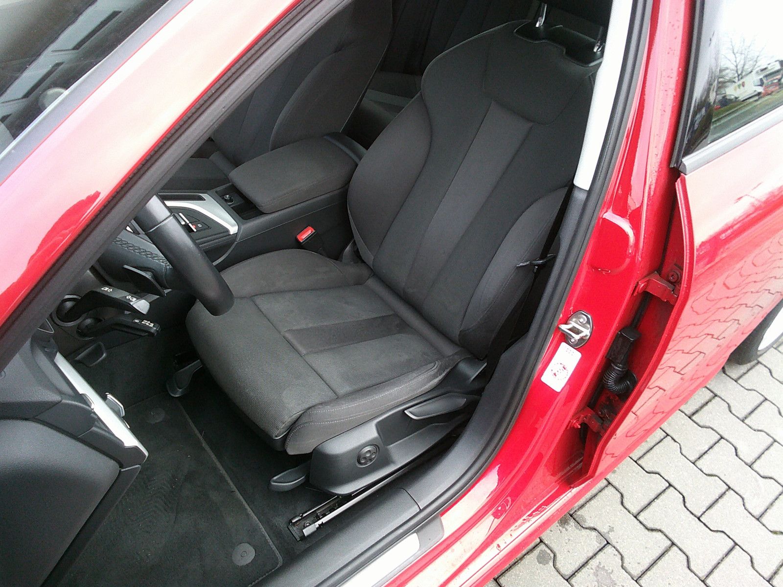 Fahrzeugabbildung Audi A4 Avant 35 TDI S line