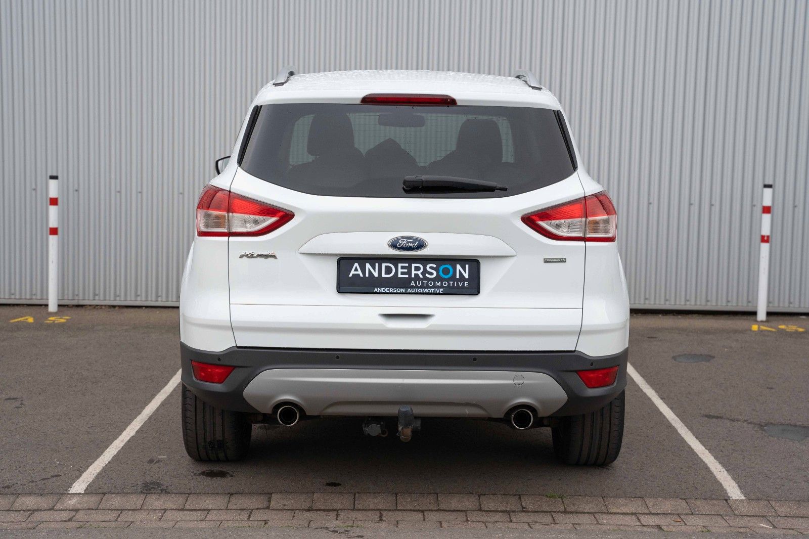 Fahrzeugabbildung Ford KUGA 1.6 TITANIUM TEL SHZ MFL AHK PARKLENK 1.HAN