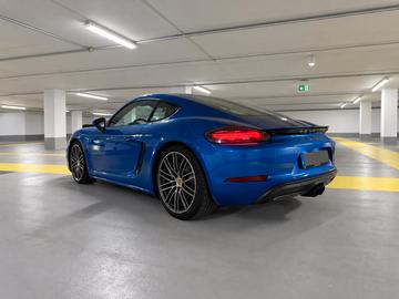 صورة 2 لـ 2017 Porsche CAYMAN