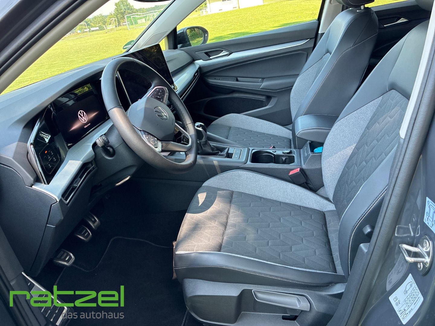 Fahrzeugabbildung Volkswagen Golf VIII 1.5 TSI Goal Life Navi Digitales Cockp