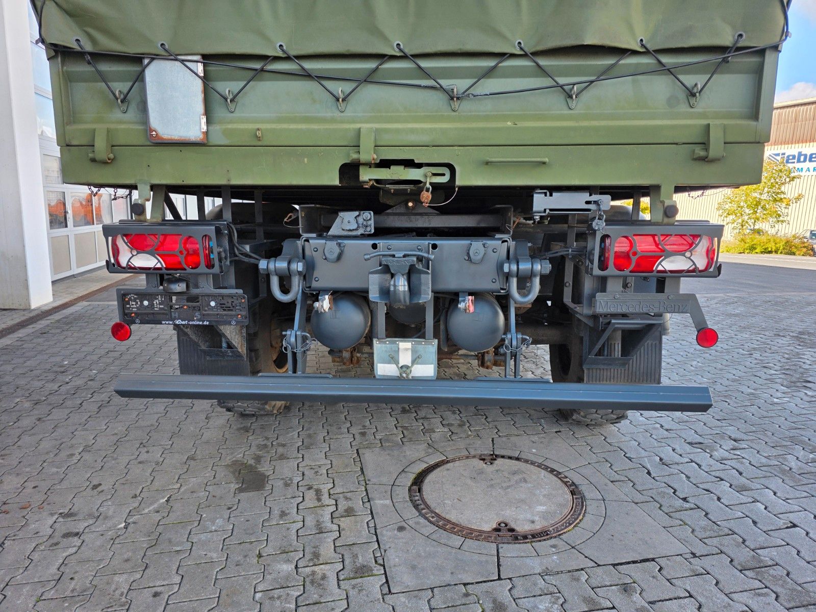 Fahrzeugabbildung Mercedes-Benz Atego 1018 A 4x4 Pritsche Plane
