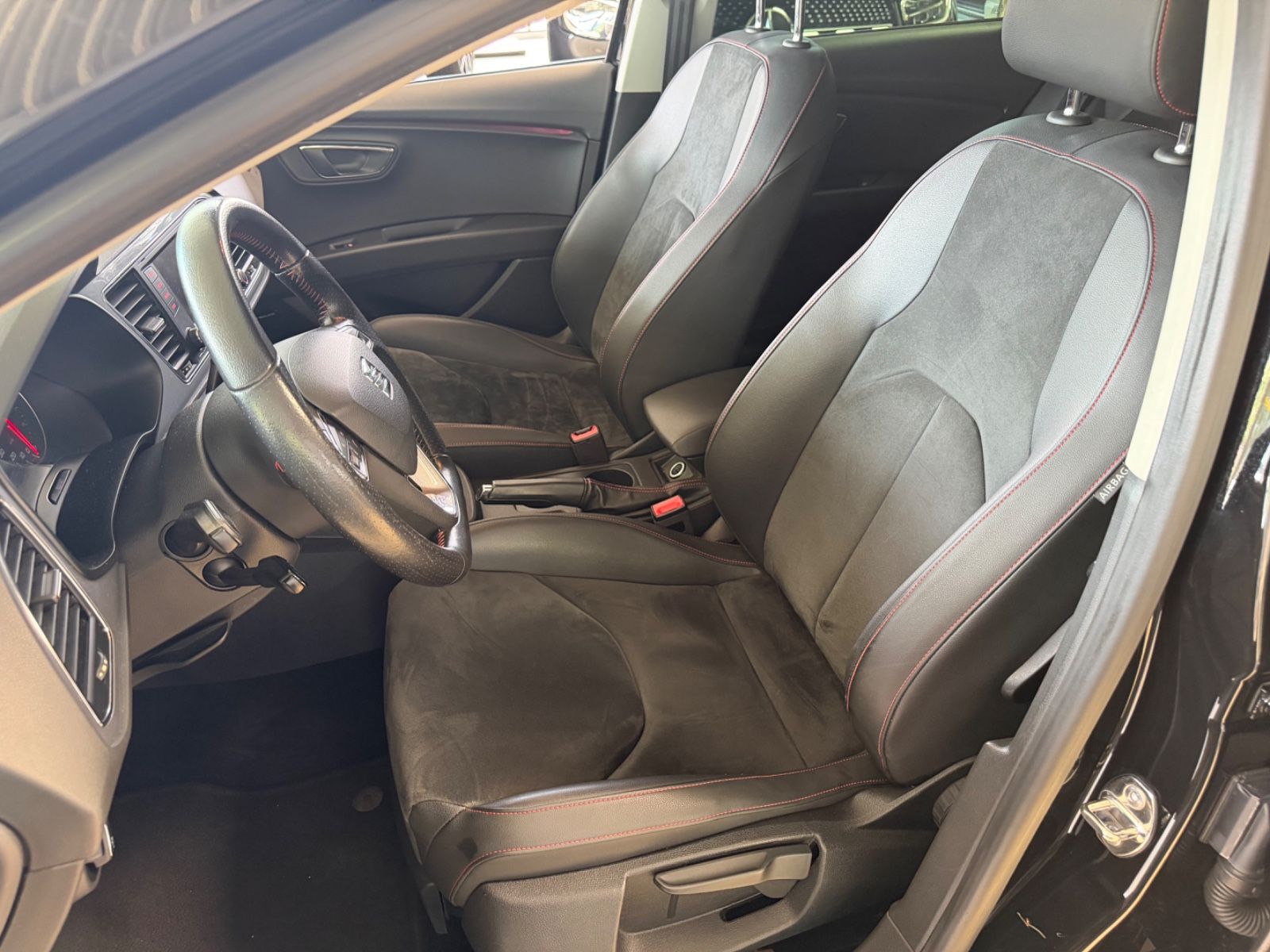 Fahrzeugabbildung SEAT Leon ST FR 2.0 TDI DSG 184PS * LED *