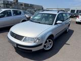 Volkswagen PASSAT*KOMBI*KLIMA*TÜV NEU*3-HAND*ALU*ALLWETTER* - Volkswagen Passat aus 2000: Kombi