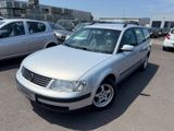 Volkswagen PASSAT*KOMBI*KLIMA*TÜV NEU*3-HAND*ALU*ALLWETTER* - Volkswagen Passat aus 2000: Kombi
