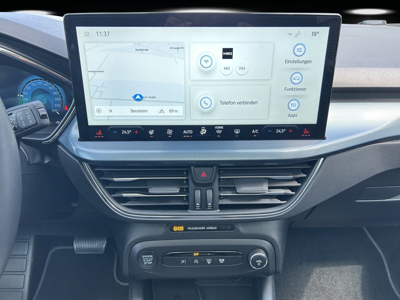 Fahrzeugabbildung Ford Focus 1.5 Active X Aut./LED/KAMERA/ACC/SHZ/PANO/