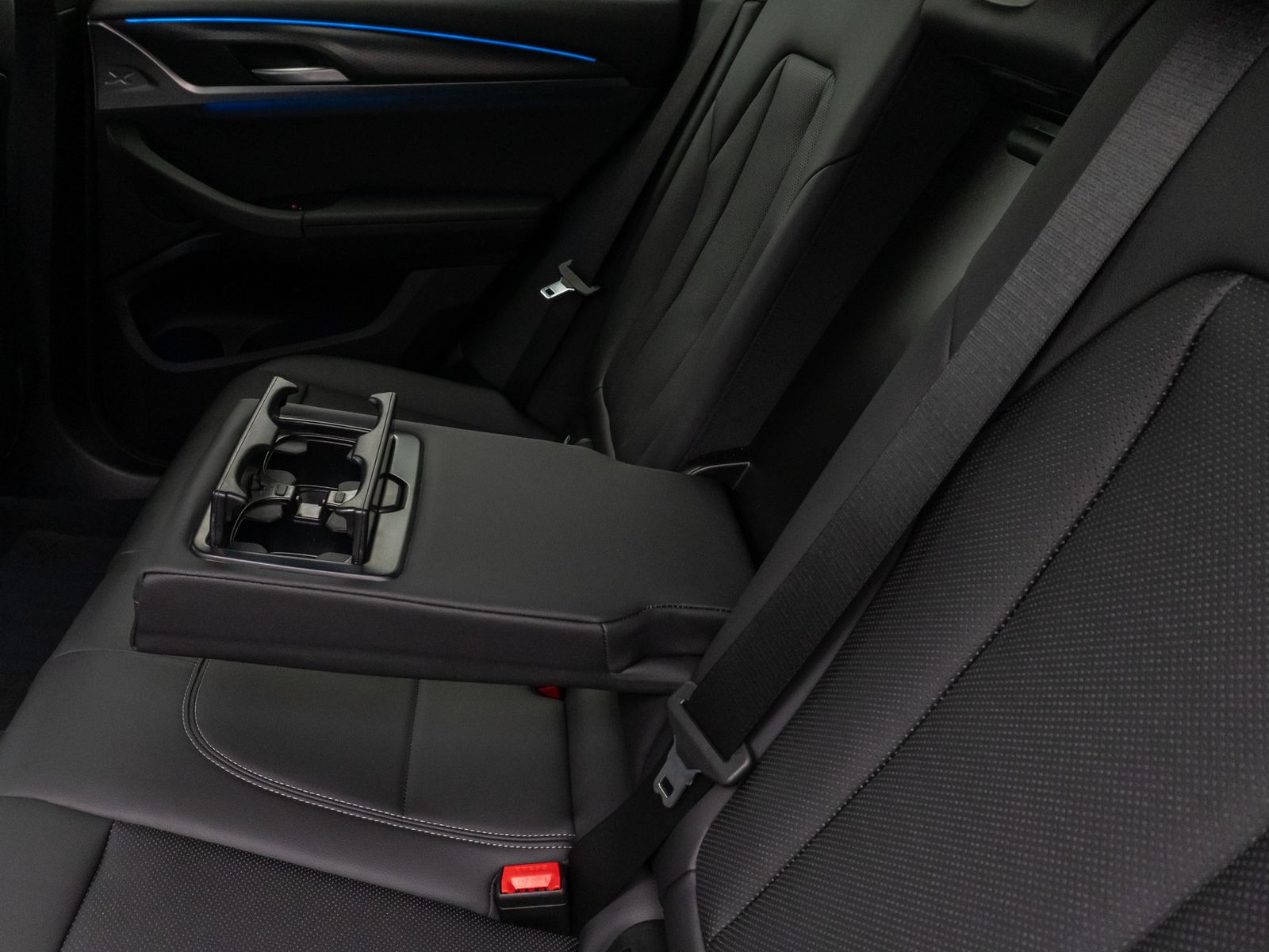 Fahrzeugabbildung BMW X3 xD30e M Sport Kamera Laser HUD DAB HiFi AHK