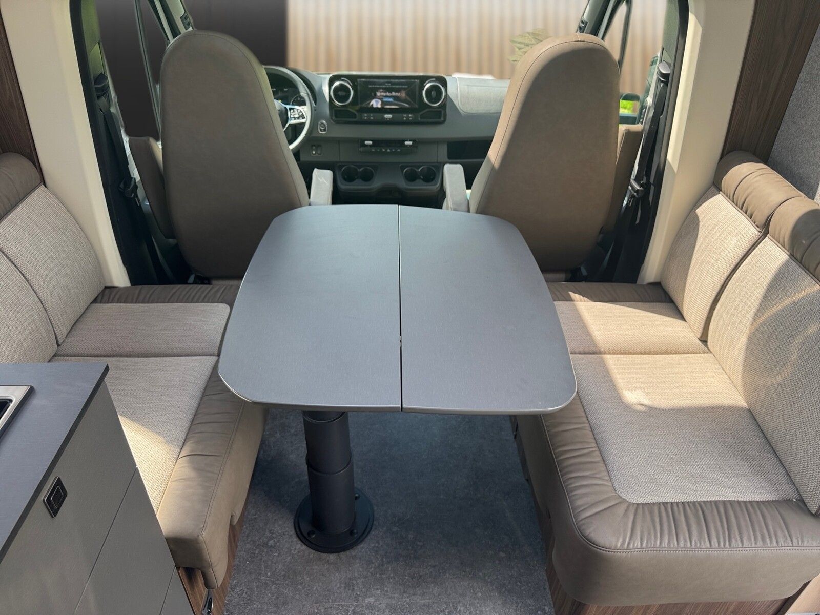 Fahrzeugabbildung Eura Mobil Profila T 726 EF Comfort Mondial-Plus-S-Pakete