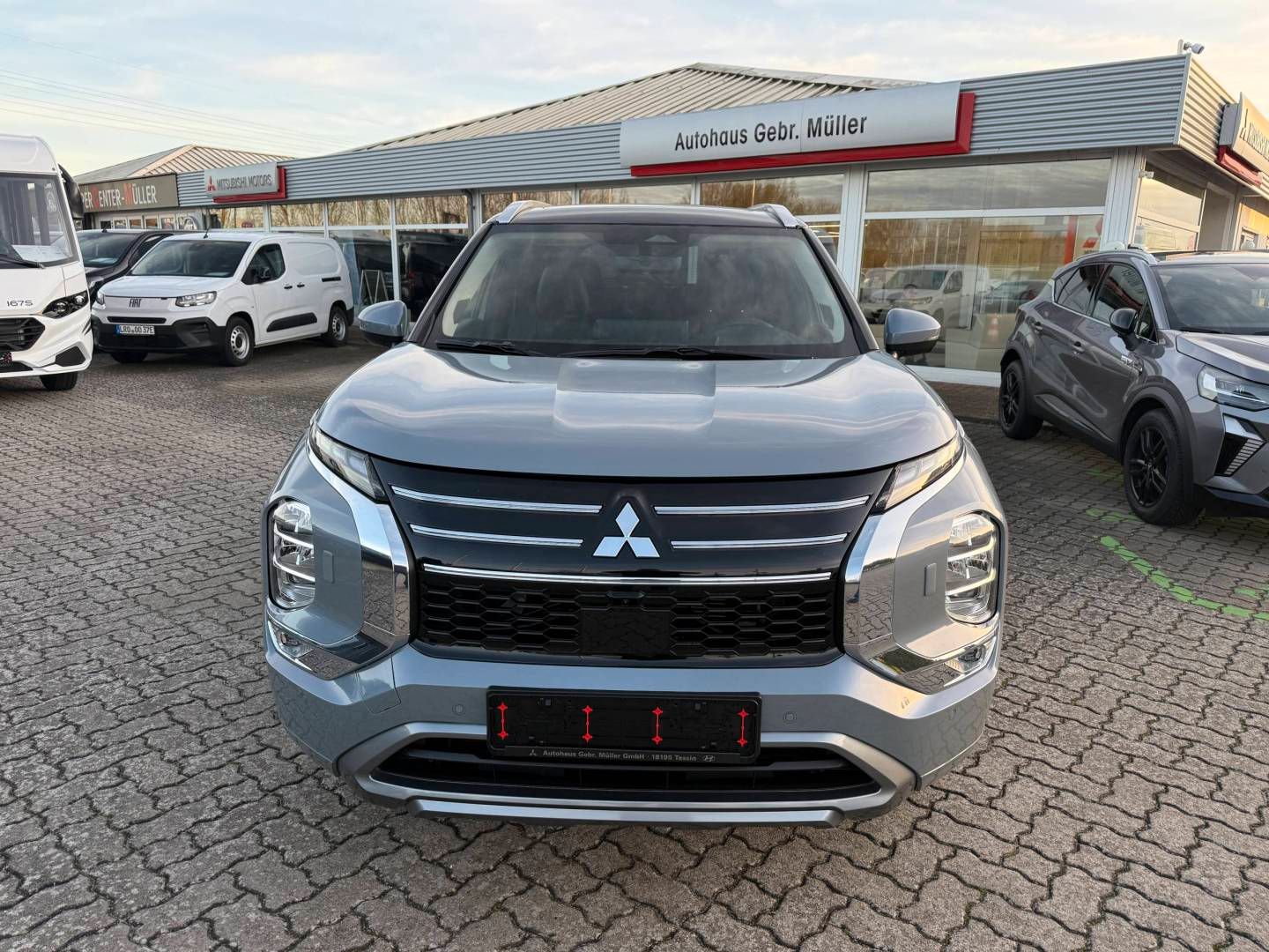 Fahrzeugabbildung Mitsubishi Outlander Plug-in TOP