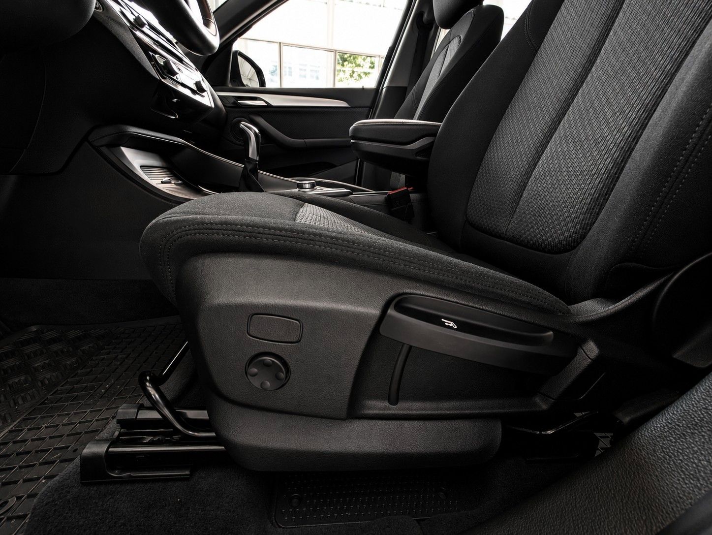Fahrzeugabbildung BMW X1 18i LCI NAVI SHZ AHK PDC KLIMAAUT 8xALU