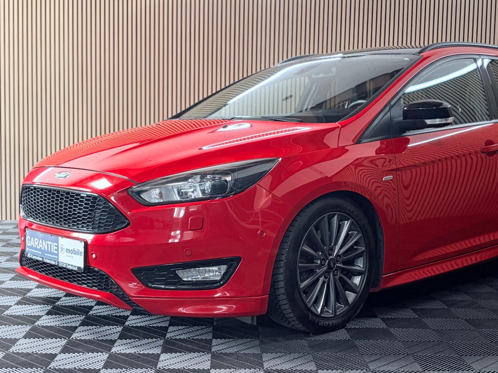 Ford Focus Turnier ST-Line LED/ Parkpilot/ LHZ/ SHZ