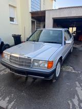 Mercedes-Benz 190 E 2.6 - Mercedes-Benz 190 mit Benzin-Antrieb: Limousine, 2.6