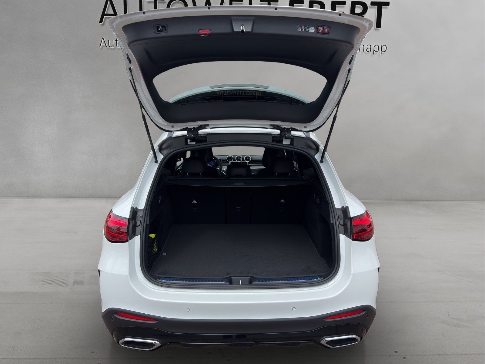 Fahrzeugabbildung Mercedes-Benz GLC 300 d 4M AMG Distr Burm DigiLight Pano AHK