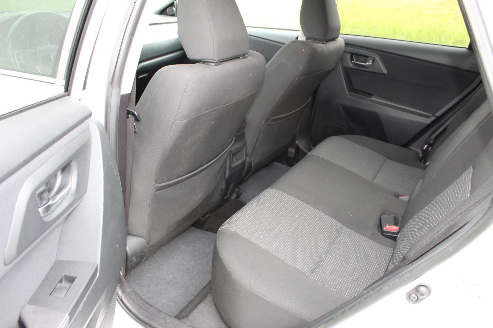 Toyota Auris 2014 — photo 8