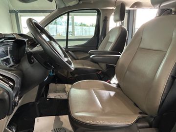 Ford Tourneo Custom - 12