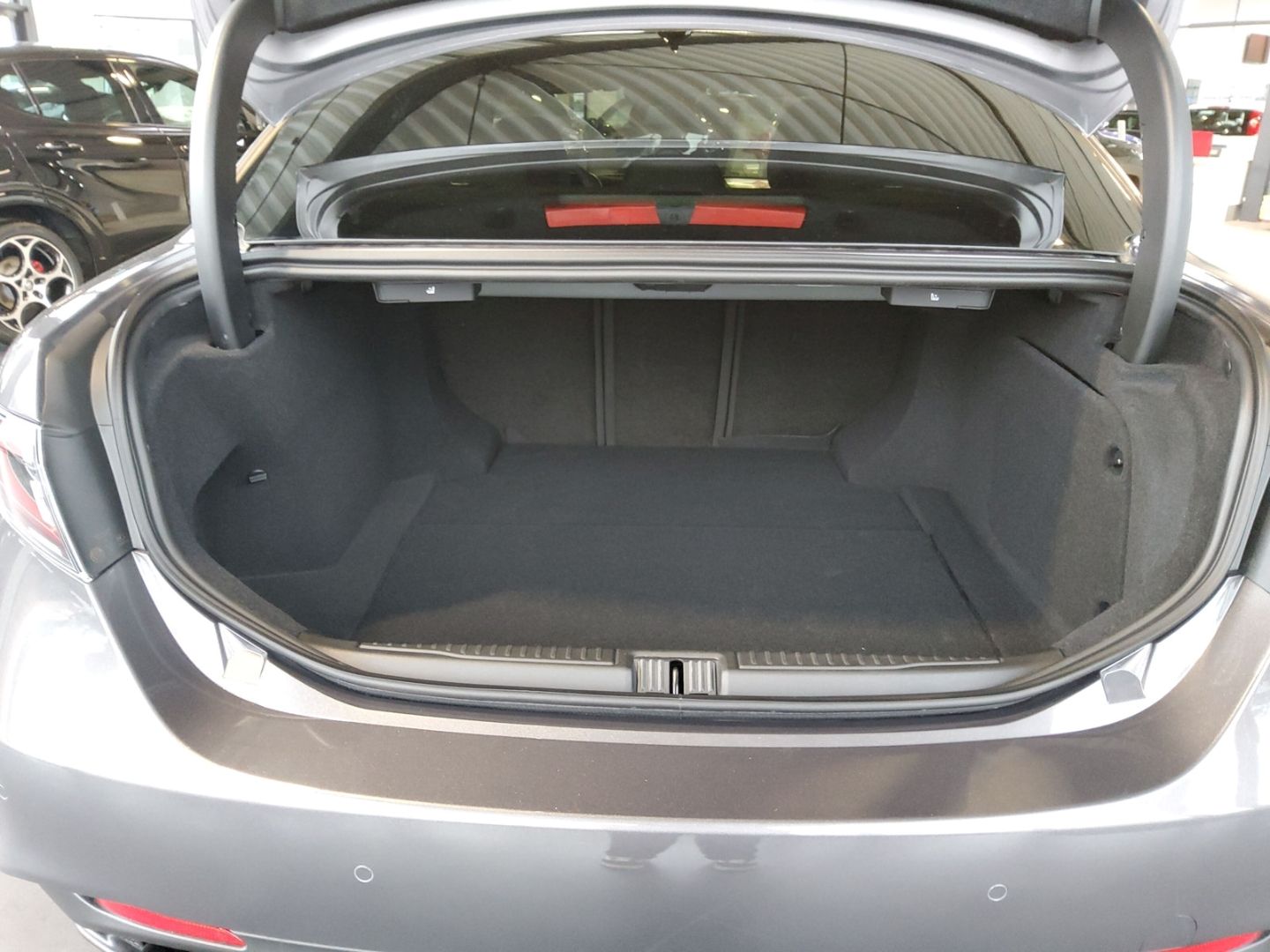 Fahrzeugabbildung Alfa Romeo Giulia Veloce 280PS Benzin Allrad Tech Paket