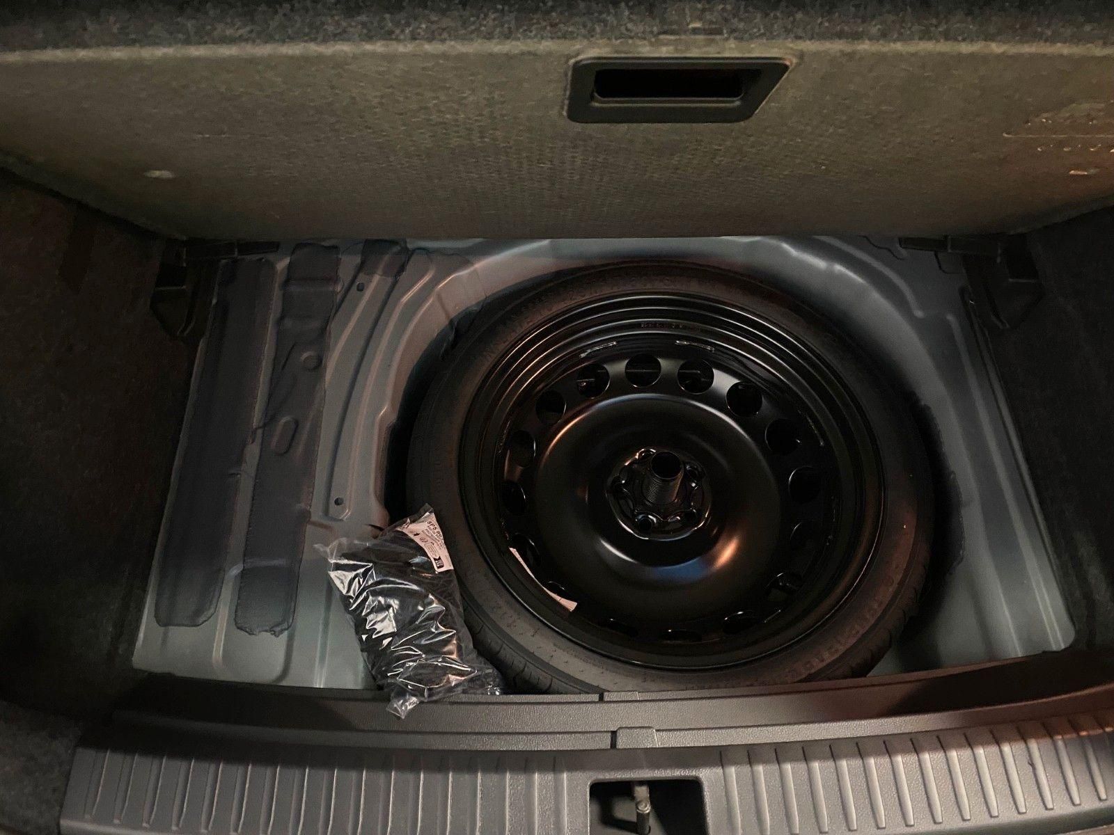 Fahrzeugabbildung SEAT Arona 1.0 TSI STYLE+2030 GARANTIE+Sitzheizung+BC
