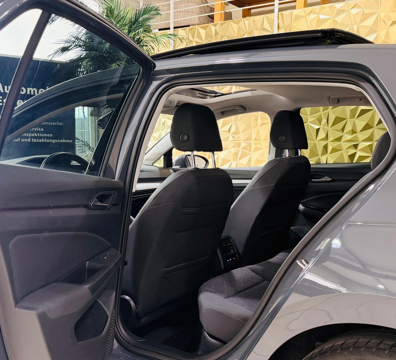 Volkswagen Golf VIII Lim. Life PANORAMA MASSAGE IQ.LIGHT, миниатюра 12