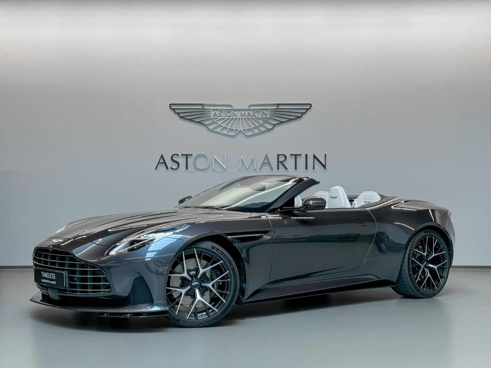 Aston Martin DB12 Volante | BOWERS & WILKINS AUDIO imagem 3