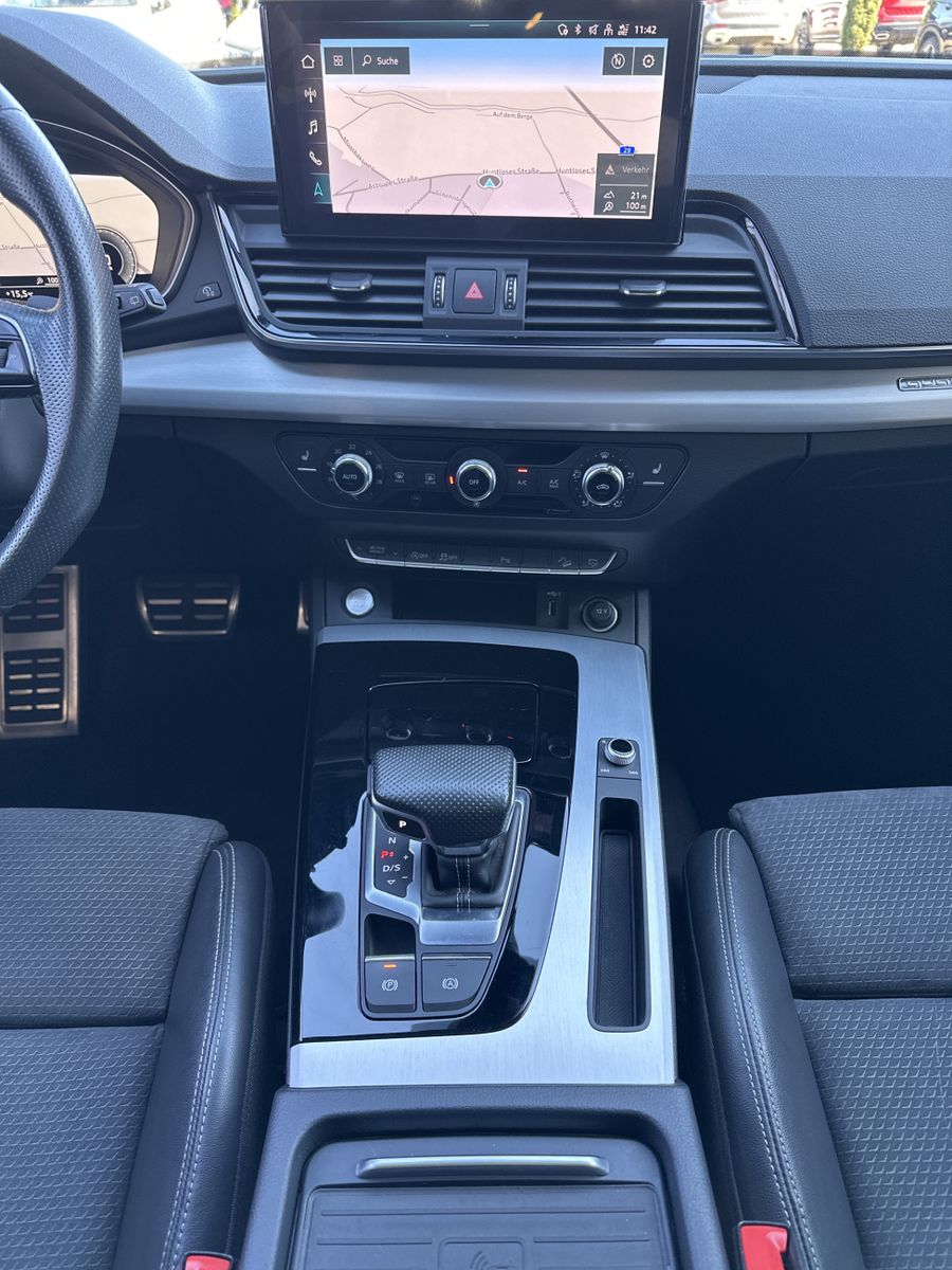 Fahrzeugabbildung Audi Q5 40 TDI Qu S-Line NAV+LED+VCOCKPIT+PANO+19ZOLL